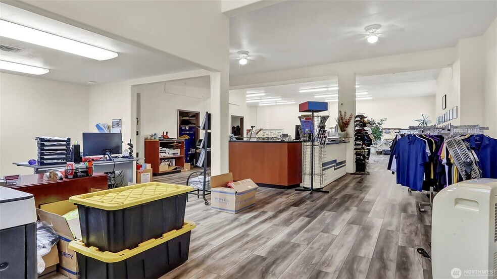 More Photos Of 5902 Yakima Ave, Tacoma Office For Sale