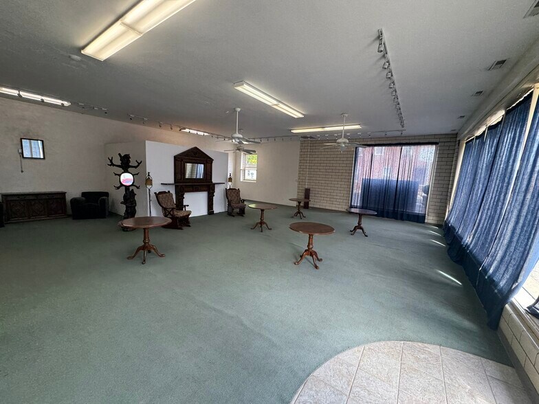 More Photos Of 35 W Main St, Mascoutah General Retail For Lease