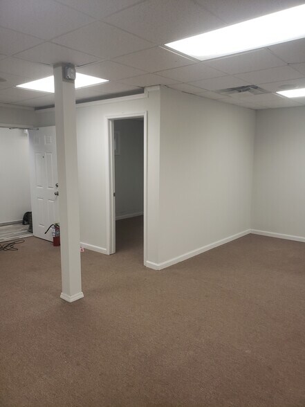 More Photos Of 3911 Amboy Rd, Staten Island Storefront For Lease