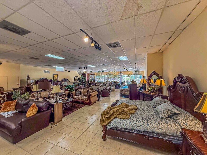 More Photos Of 405 E 2nd St, Rio Grande City Supermarket For Sale
