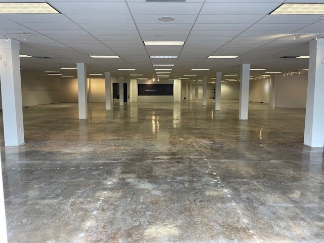 More Photos Of 2665 Davis Blvd, Naples Freestanding For Sale