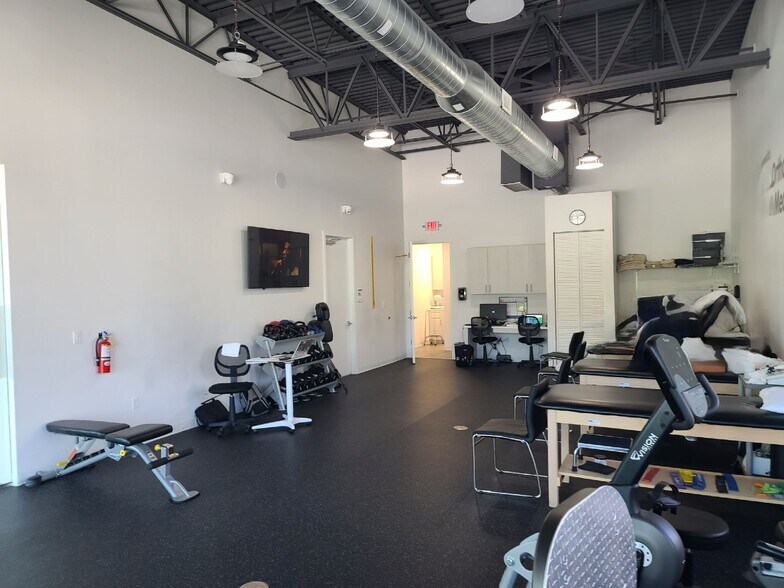 More Photos Of 11050 Griffin Rd, Cooper City Freestanding For Lease