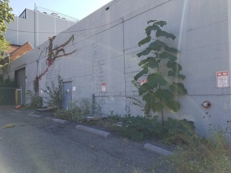 More Photos Of 901 Evarts St NE, Washington Warehouse For Sale