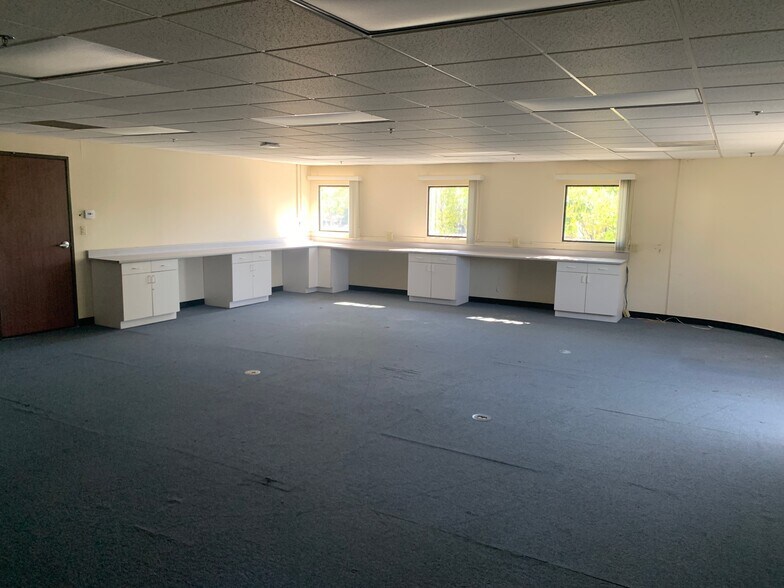 More Photos Of 1747 Wright Ave, La Verne Warehouse For Lease