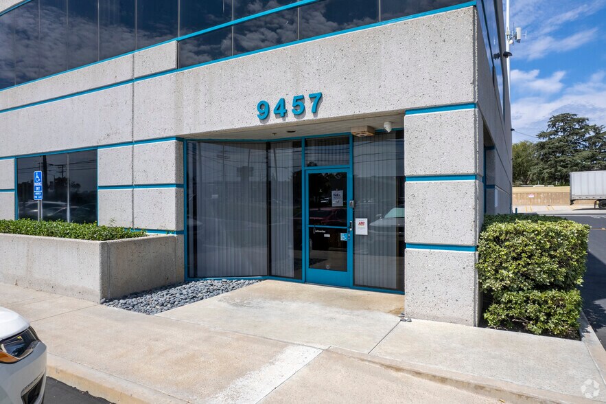 More Photos Of 9445-9457 De Soto Ave, Chatsworth Light Distribution For Lease