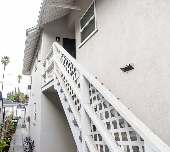 More Photos Of 16011 Victory Blvd, Van Nuys Apartments For Sale