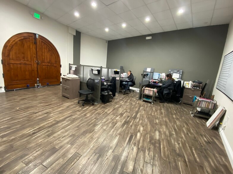 More Photos Of 7234 Owensmouth Ave, Canoga Park Freestanding For Lease