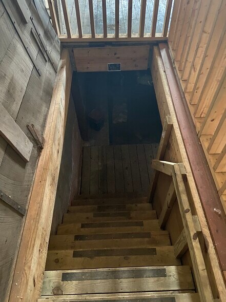 More Photos Of 116 Courthouse Sq, Edgefield Storefront For Lease