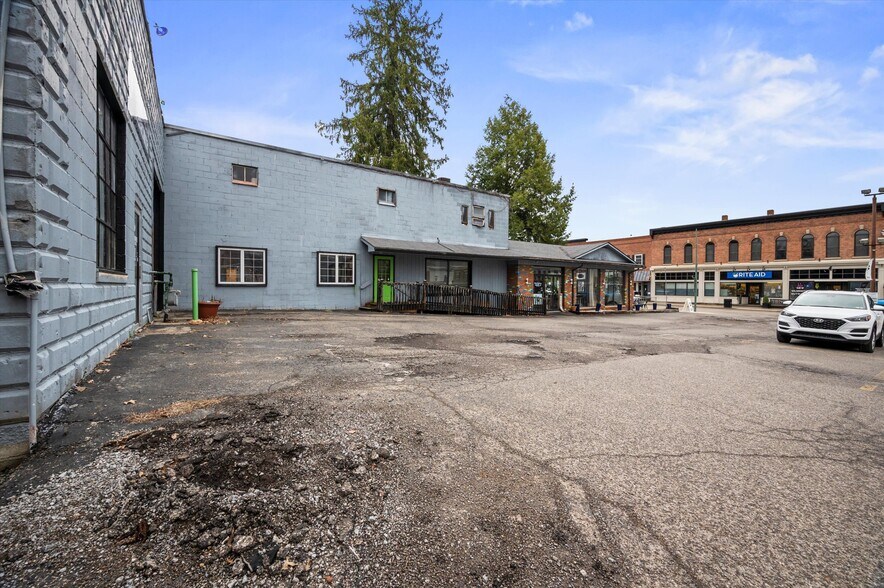 More Photos Of 138 S Market St, New Wilmington Storefront For Sale