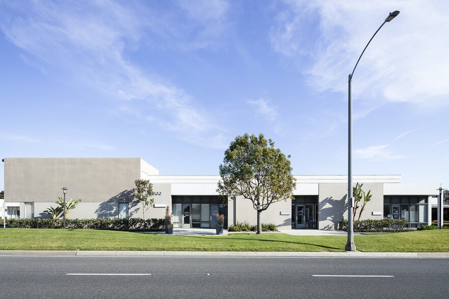 More Photos Of 3900 Birch St, Newport Beach Office For Lease