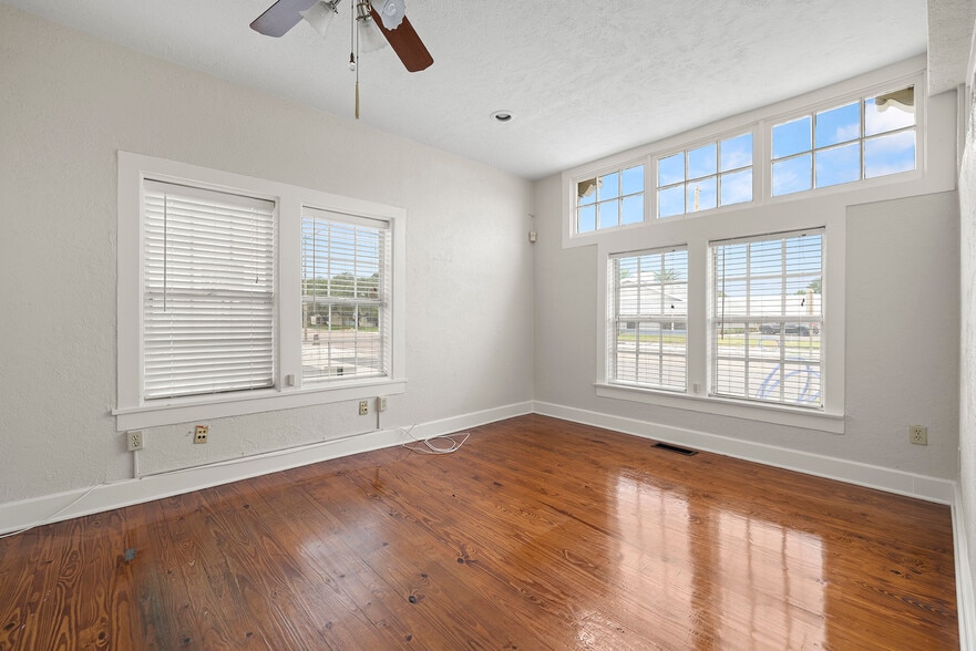 More Photos Of 7024 Central Ave, Saint Petersburg Medical For Sale