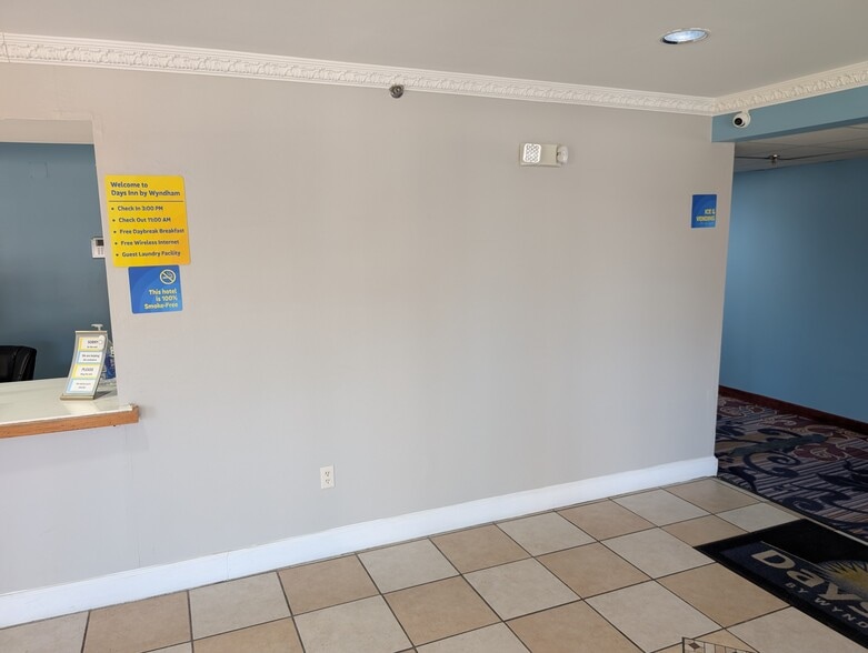 More Photos Of 912 US Highway 65/82 South, Lake Village Hotel For Sale