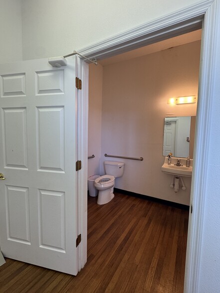 More Photos Of 1614 S Ridgewood Ave, Daytona Beach Medical For Lease