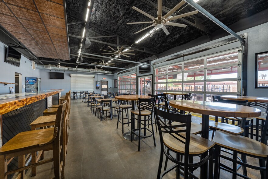 More Photos Of 1402 Old Iowa Park, Wichita Falls Specialty For Lease