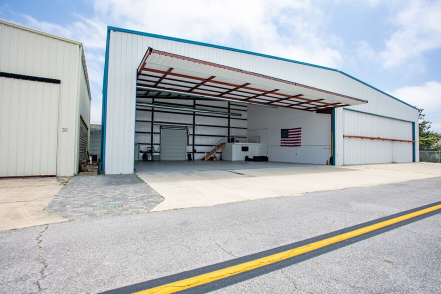 More Photos Of 1001 Airport Rd, Destin Airplane Hangar For Sale