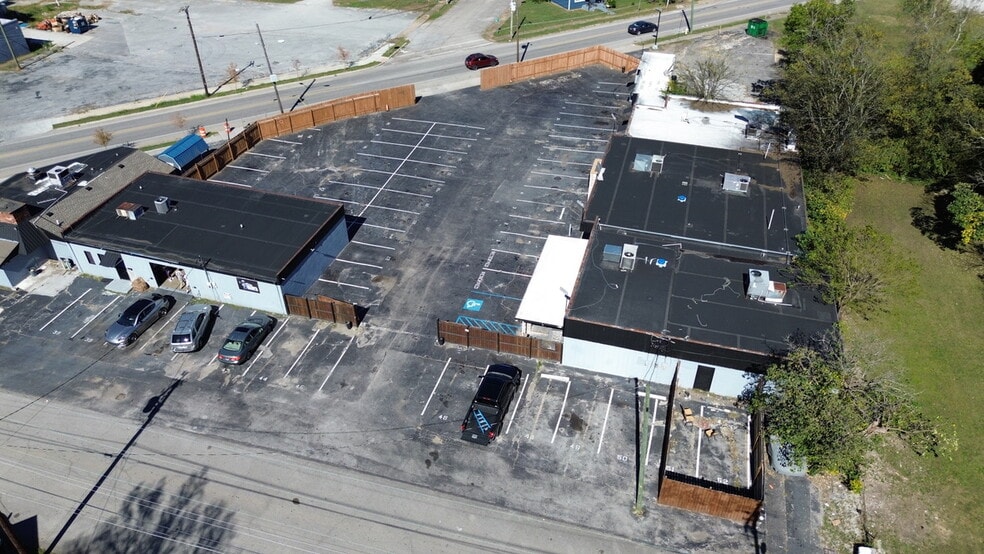 More Photos Of 2301 Crutchfield St, Chattanooga General Retail For Sale