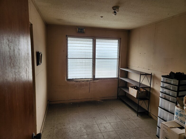 More Photos Of 41-867 Kalanianaole Hwy, Waimanalo Freestanding For Sale