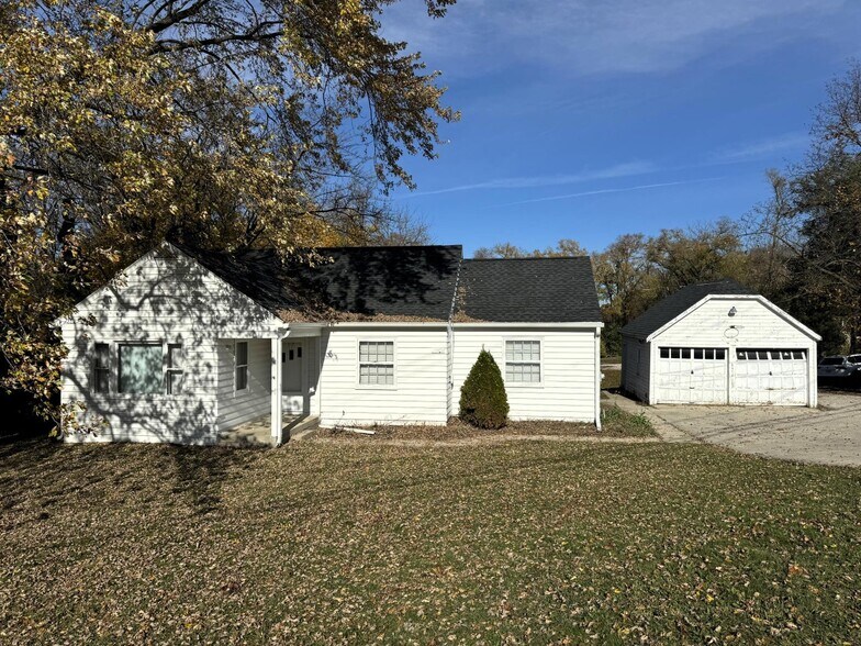 More Photos Of 1806 E Main St, Waukesha Office For Sale