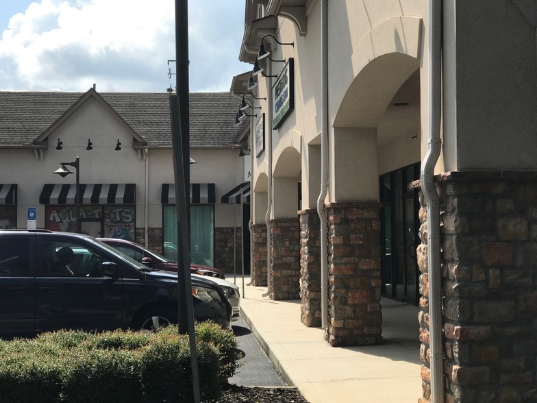More Photos Of 2655 N Cobb Pky, Kennesaw Storefront For Lease