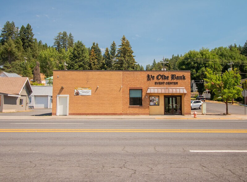 Primary Photo Of 424 S Main St, Troy Bank For Lease