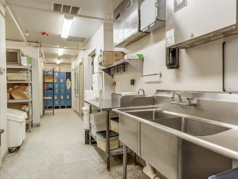 More Photos Of 121 E 2nd Ave, Niwot Restaurant For Lease