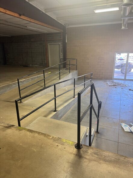 More Photos Of 100 East Main St, Hallsville Industrial For Lease