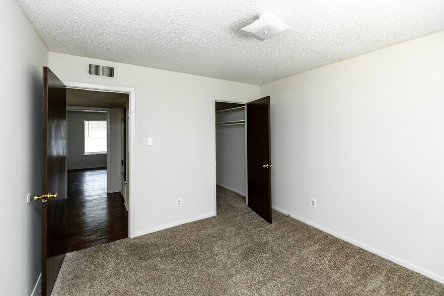 More Photos Of 3446 Carnes Ave, Memphis Apartments For Sale