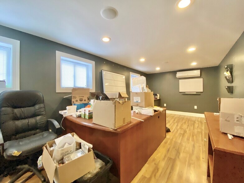 More Photos Of 8329 Delaware Ave, Upper Darby Service For Sale