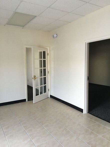 More Photos Of 4224 S Cleveland Ave, Fort Myers Unknown For Lease