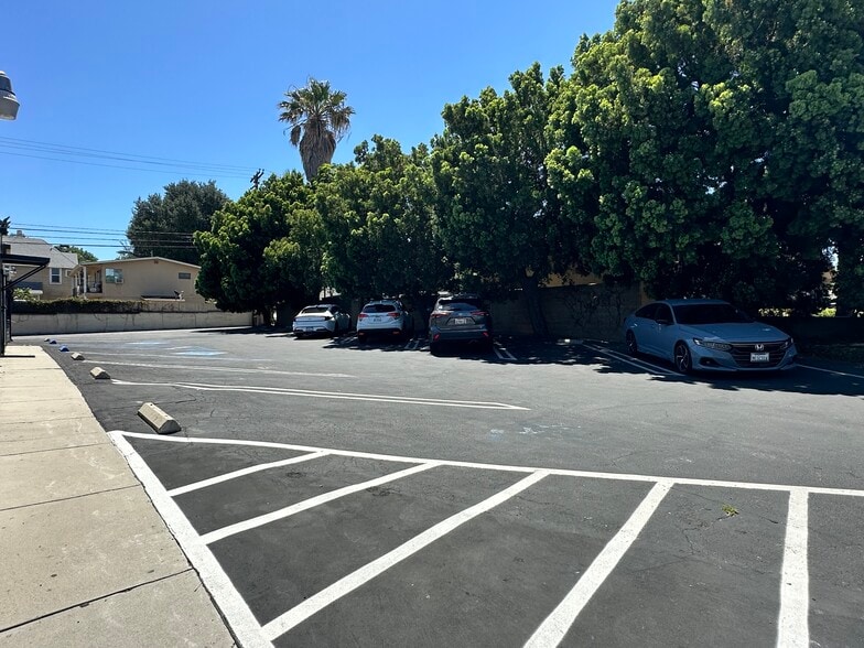 More Photos Of 1113 S Main St, Corona Medical For Lease