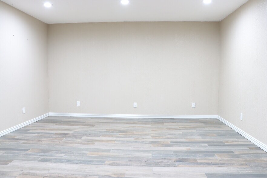 More Photos Of 2403 Avenue O, Eunice Warehouse For Lease