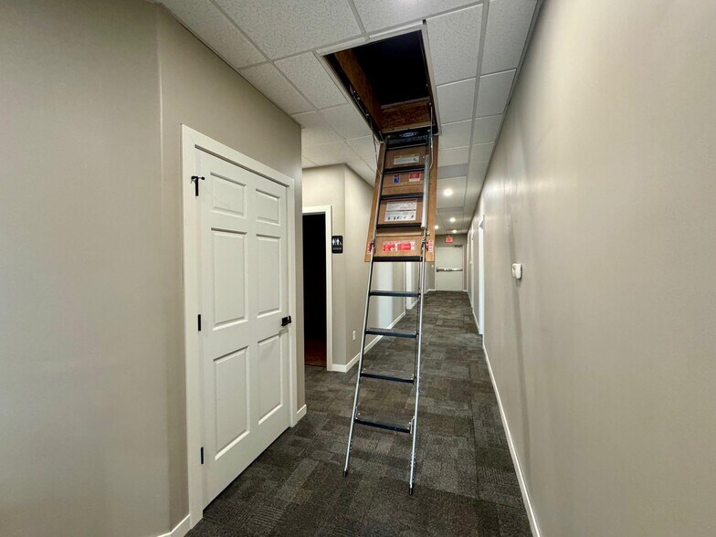More Photos Of 5308 Parklane Dr, Kearney Serviced Offices For Sale