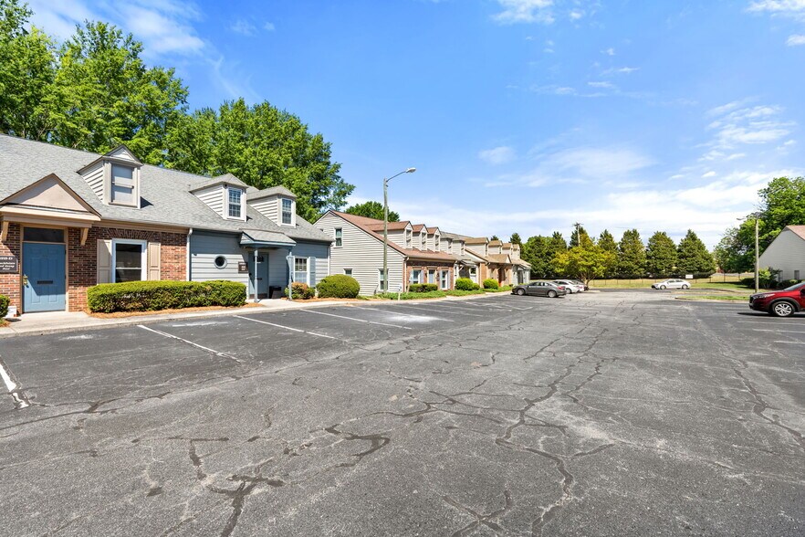 More Photos Of 1919 Boulevard St, Greensboro Office For Sale