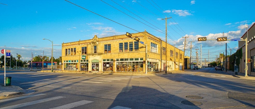 More Photos Of 900 Broadway St, San Antonio General Retail For Lease
