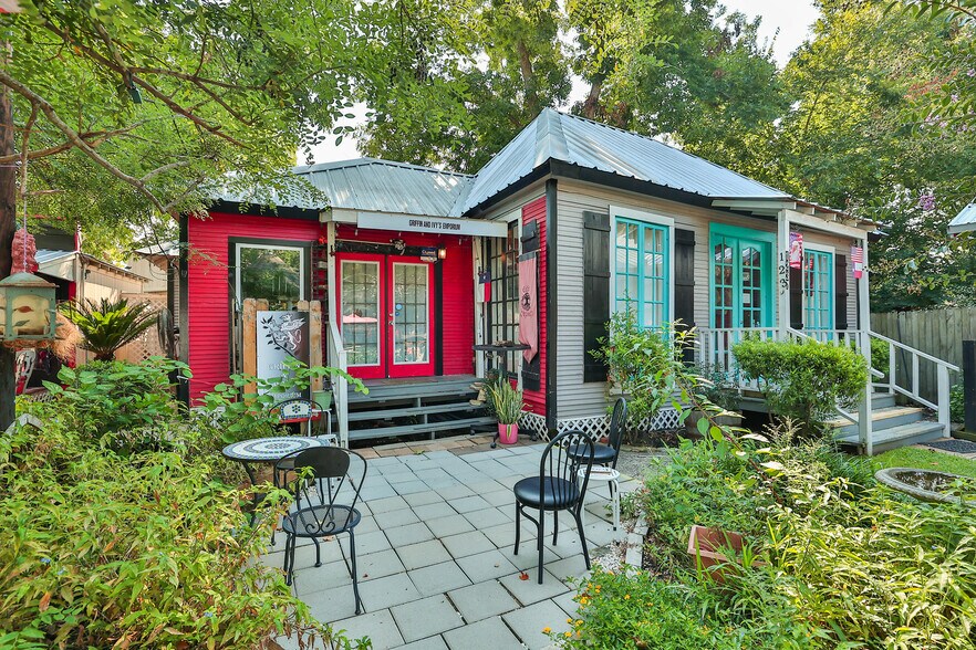 Primary Photo Of , Spring General Retail For Sale