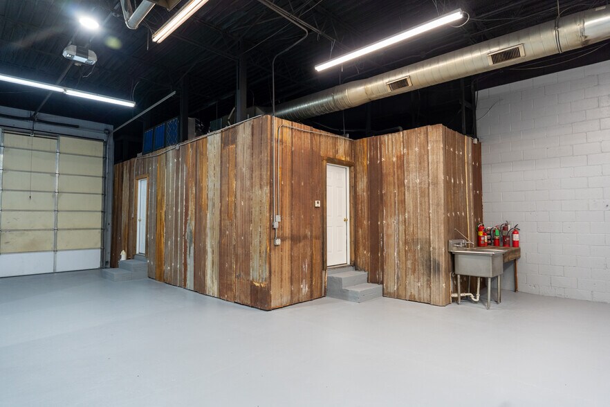 More Photos Of 1085 Schmieding Ave, Springdale Industrial For Sale