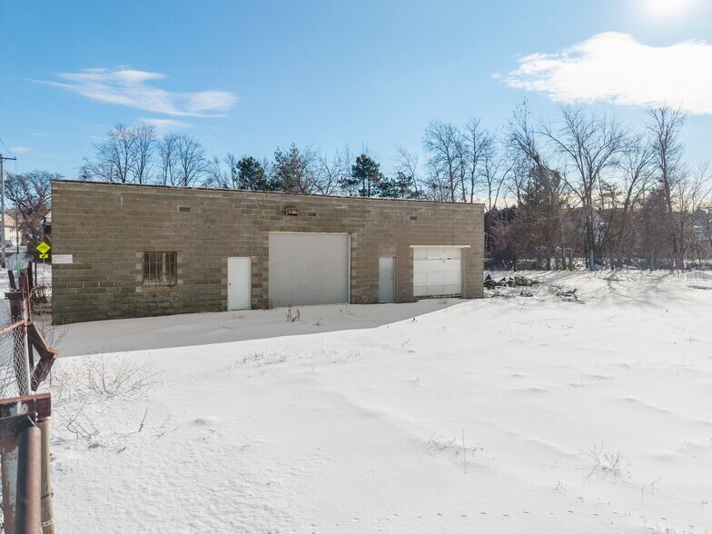 More Photos Of 440 Peek St, Schenectady Auto Repair For Sale