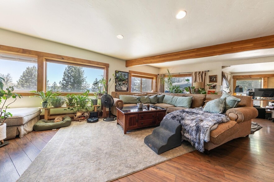 More Photos Of 8393 N Lake Blvd, Kings Beach Showroom For Sale