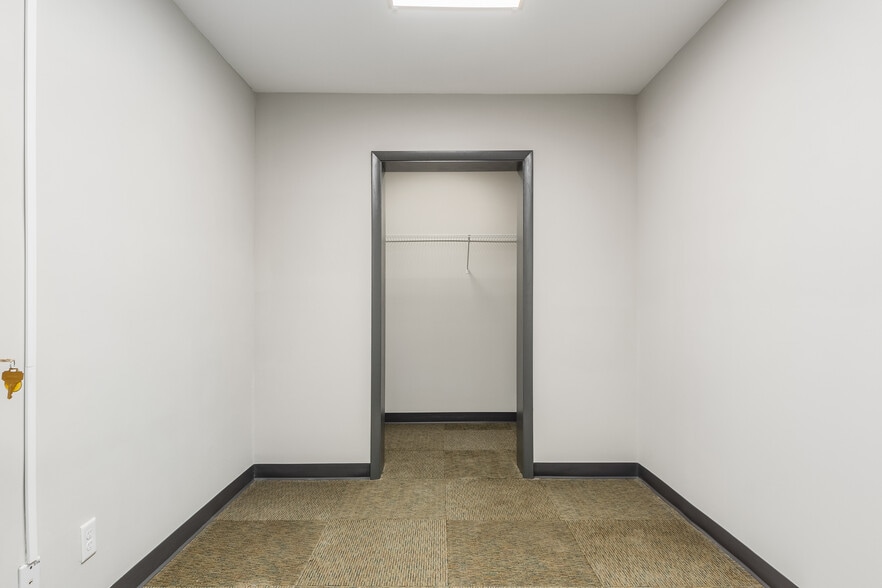 More Photos Of 1251 W Broad St, Columbus Storefront Retail Office For Sale