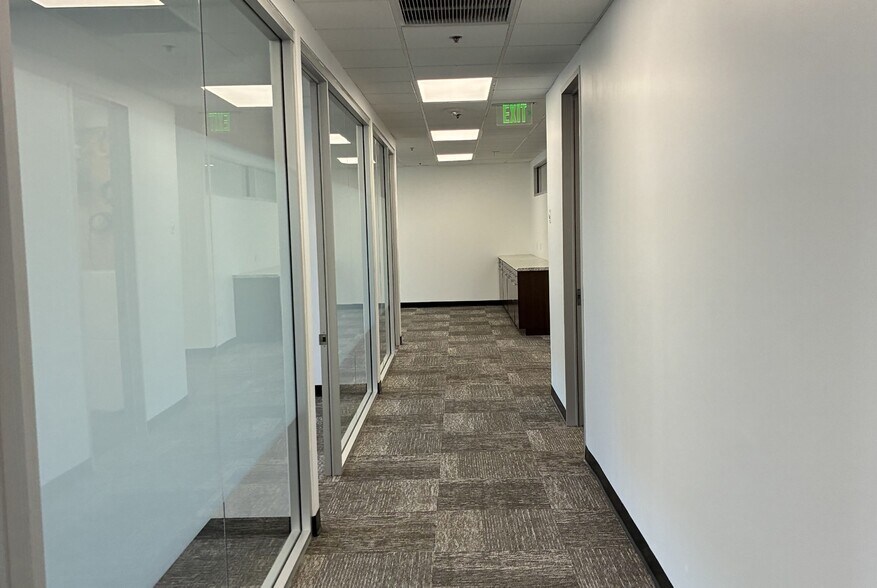 More Photos Of 5050 N 40th St, Phoenix Office For Lease