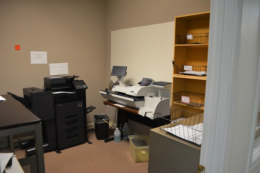 More Photos Of 3213 Executive Park Cir, Mobile Office For Sale