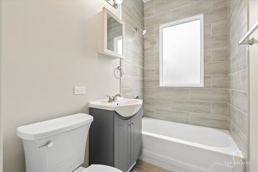 More Photos Of 1542 Victoria Ave, North Chicago Apartments For Sale