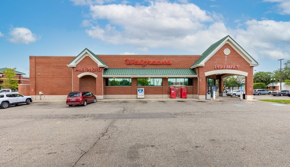 More Photos Of 3221 Fort St, Wyandotte Drugstore For Sale