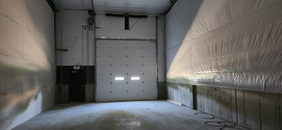More Photos Of 282 Pulaski St, Coventry Warehouse For Lease