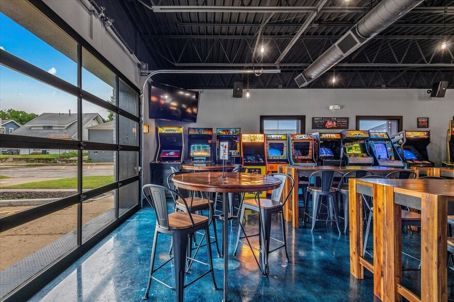 More Photos Of 622 SE Frank Phillips Blvd, Bartlesville Restaurant For Sale