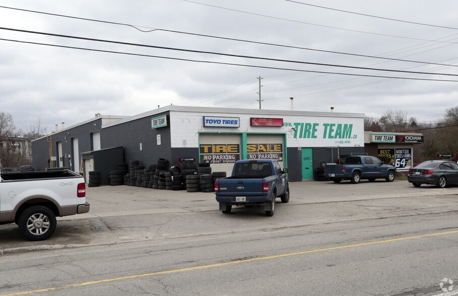 More Photos Of 130-140 University Ave E, Waterloo General Retail For Lease
