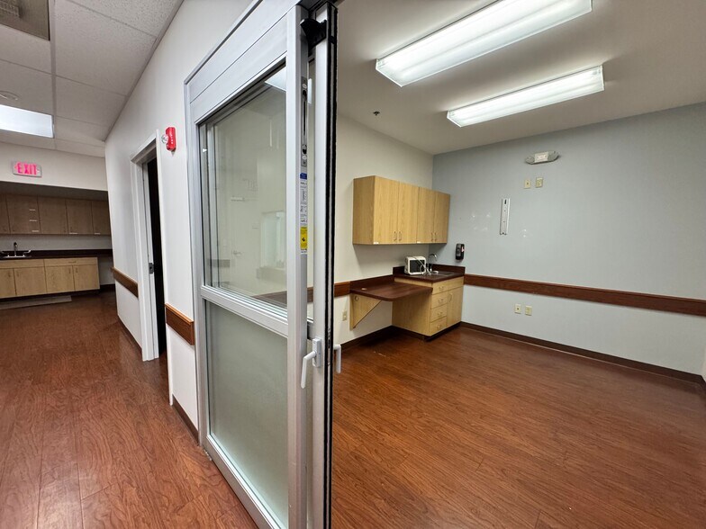 More Photos Of 1215 Dunn Ave, Jacksonville Medical For Lease
