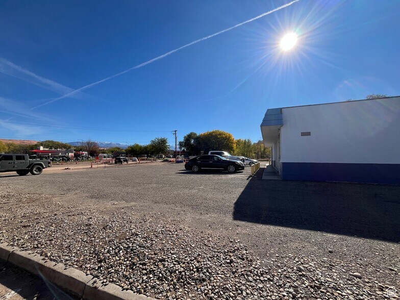 More Photos Of 588 Kane Creek Blvd, Moab General Retail For Sale