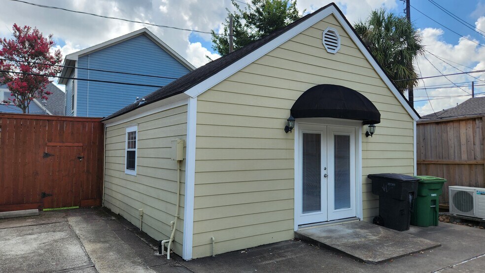 More Photos Of 826 Heights Blvd, Houston Office Residential For Sale