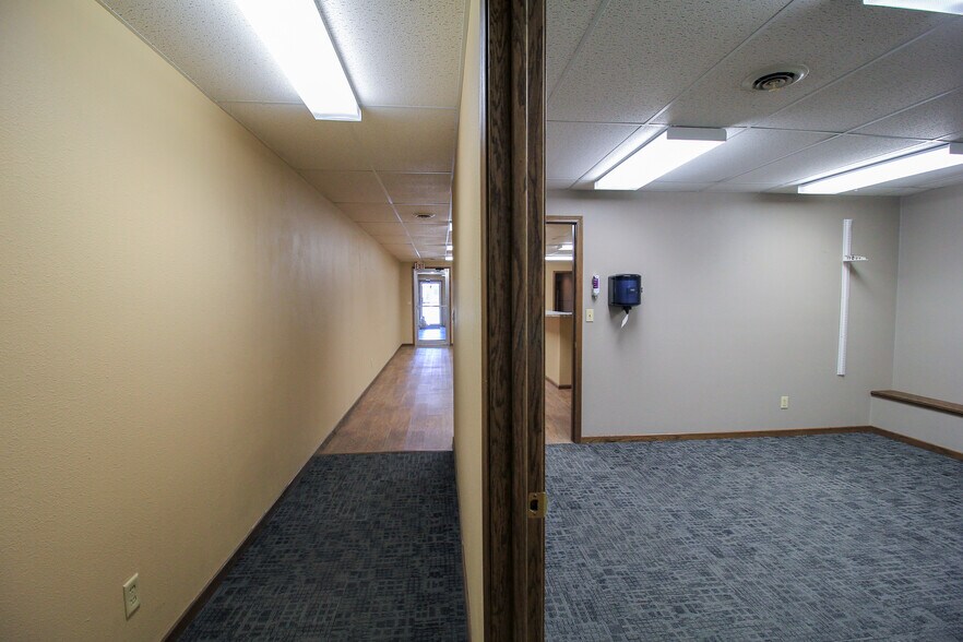 More Photos Of 320 N Main St, Pocahontas Medical For Sale